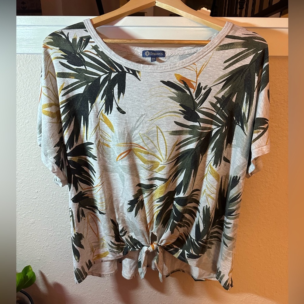 Democracy Tropical T-shirt. Tie at the front waist. 2X.